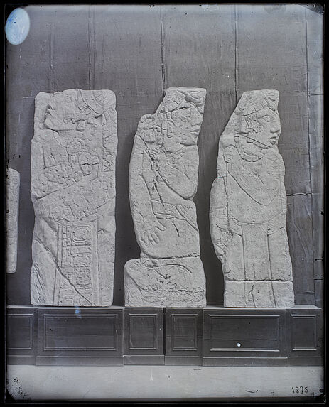 Palenque. Trois bas-relief de l’escalier de la cour à Palenque