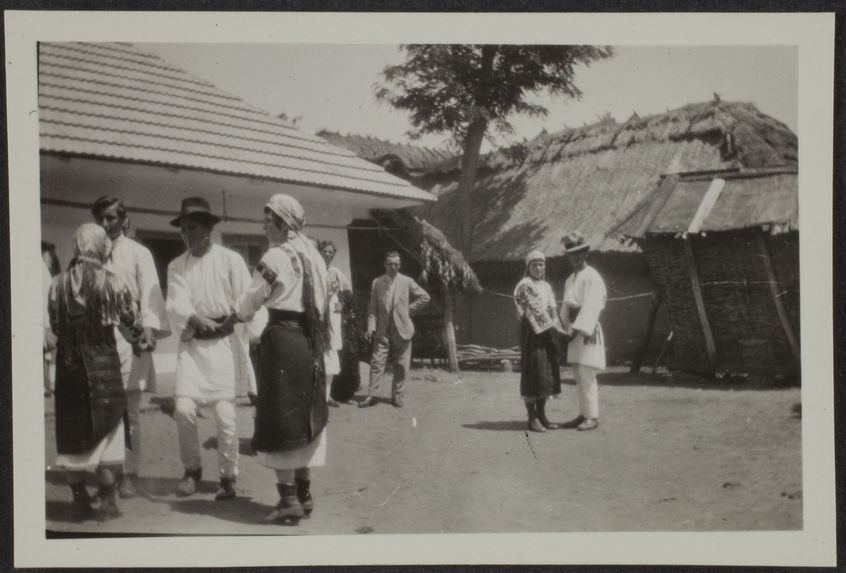 Village ukrainien d'Okna et la Cozachiok. Bukovine