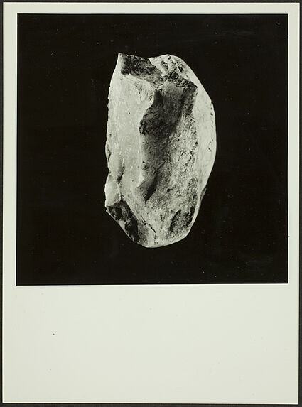 Douar Doum. &quot;Chopping-tool&quot; sur galet de quartz calcédonieux. Villafranchien de Rabat