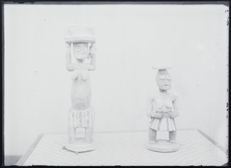 Deux statuettes en bois