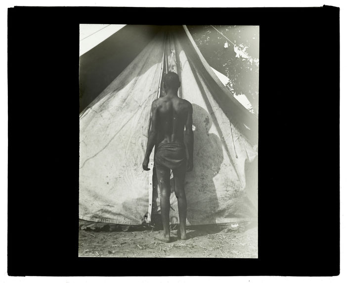 Type de Wamashi, confluent Luanginga-Mosuma, campement du 12 octobre 1913 [homme, de dos]