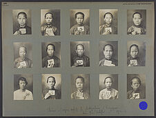 Chine : (région sud) femmes photographiées à Singapour