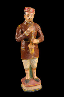 Figurine représentant un joueur de hautbois