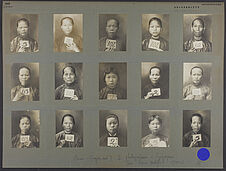 Chine (région sud) : femmes photographiées à Singapour