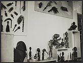 Sans titre [Vue d'objets dans une salle d'exposition du musée de la Côte…