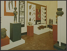 Sans titre [vue d'une salle d'exposition du musée de la Côte d'Ivoire à…