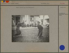 Hommes exécutant une danse minangkabau