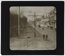 Santiago. Avenue de Las Delicias (Alameda). Bas-côtés, pendant le Centenaire